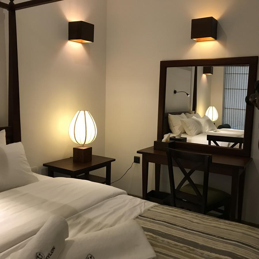 Coza Ceylon Hotell Dehiwala-Mount Lavinia Exteriör bild